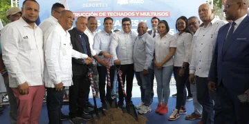 Ministro Kelvin Cruz inicia construcción de 11 techados multiusos en SDE