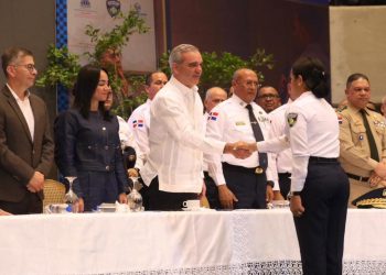 Presidente Luis Abinader encabeza graduación de 2,421 nuevos agentes de la Policía Nacional