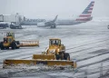 Más de 1,700 vuelos cancelados en el área de Nueva York por tormenta de nieve