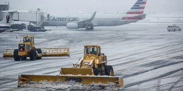 Más de 1,700 vuelos cancelados en el área de Nueva York por tormenta de nieve